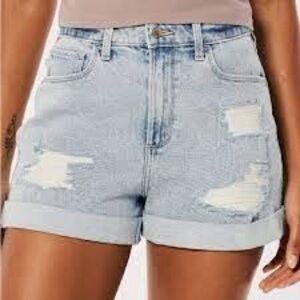 Hollister Curvy Ultra High Rise Mom Short 3”